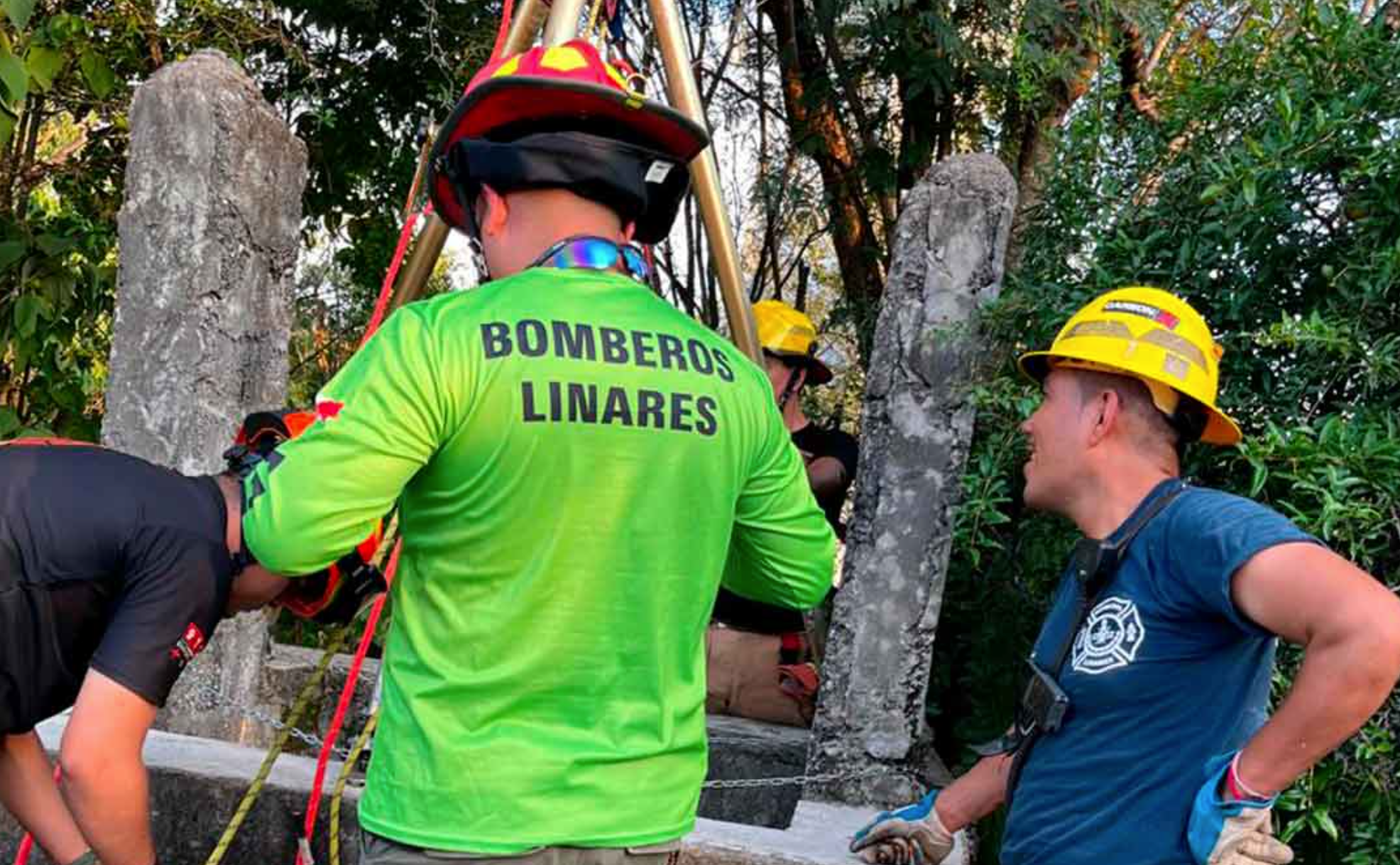 Rescatan cuerpo de hombre que cayó a pozo de 25 metros en NL 